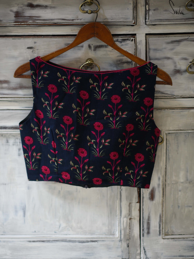 Table rose and night sky (Blouse)